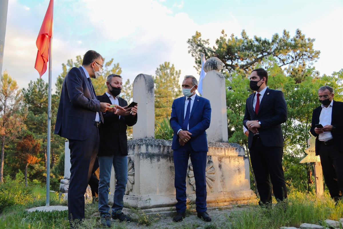 Vali Ali Çelik, Şehit Saru Batu Savcı Bey’i kabri başında ziyaret etti