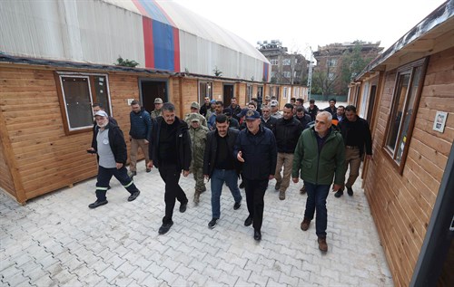 Vali Çelik, Bakan Akar’la Sevgi Park Prefabrik İş Yeri’nde incelemelerde bulundu