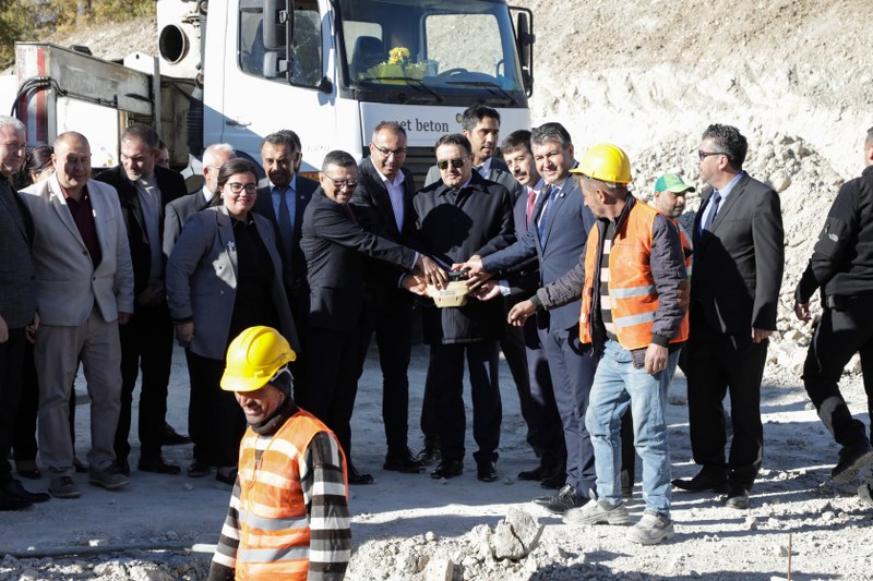 Valimiz Sayın Musa Işın, Gediz Sağlık Hizmetleri Meslek Yüksek Okulu’nun Temel Atma Törenine Katıldı